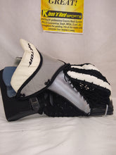 Used CCM Vector V pro Reg (Lt Hand) Sz Sr White/Black Ice Hockey Goalie Catcher