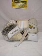 Used Vaughn Velocity V6 2000 Pro Full Rt (Rt Hand) Sz Sr White Goalie Catcher