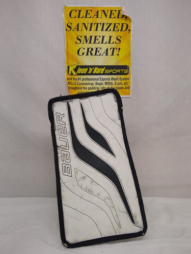 Used Bauer Reactor 4000 Size Int Reg (Rt Hand) White-Black Goalie Blocker