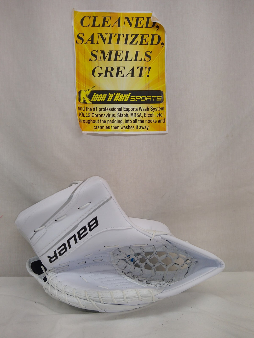 New Bauer GSX Reg (Lt Hand) Sz Int White Ice Hockey Goalie Catcher