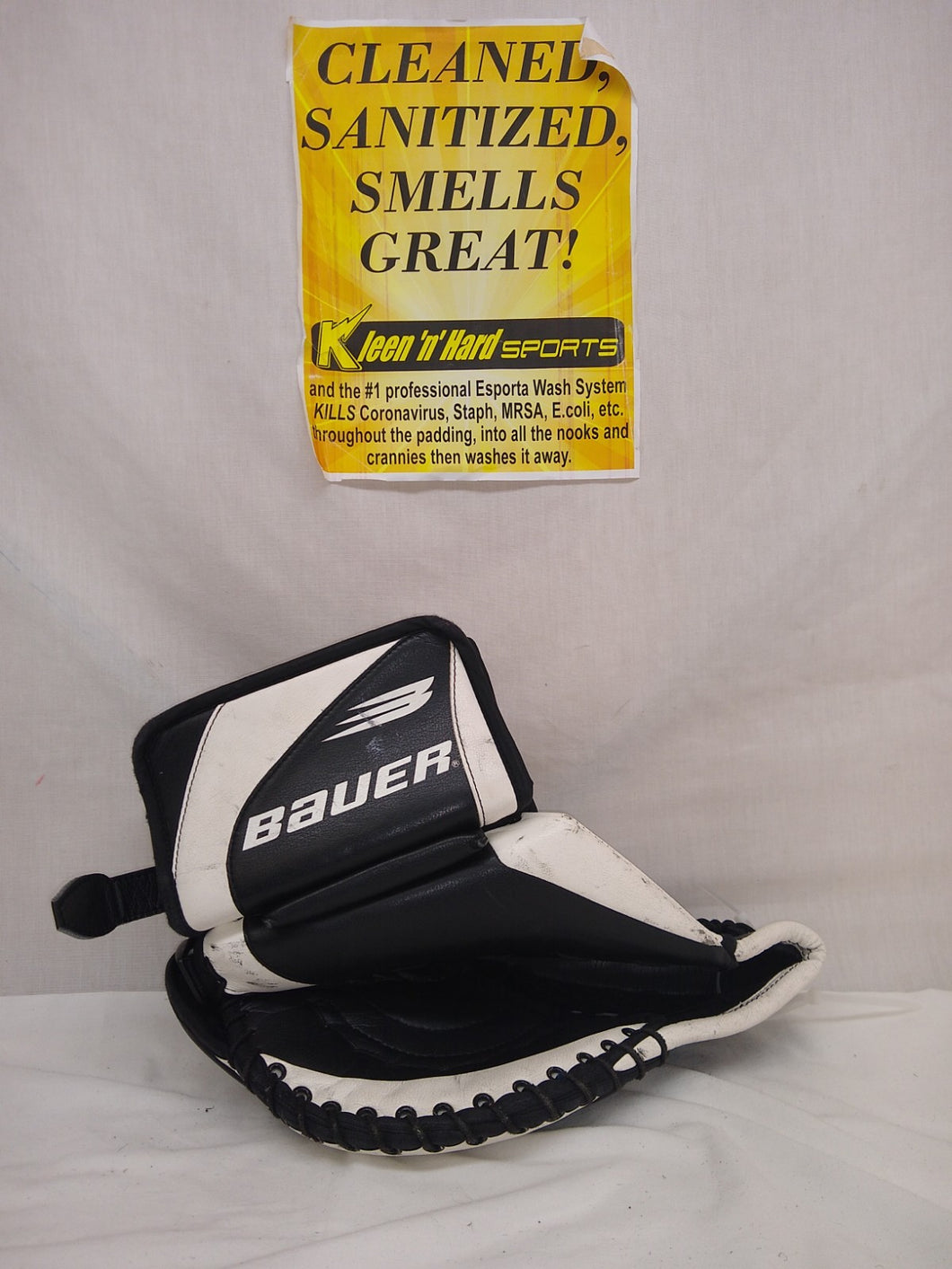 Used Bauer Supreme Junior Reg (Lt Hand) Sz Jr Black White Goalie Catcher