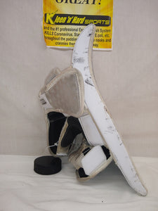 Used Bauer Supreme S190 Size Int Reg (Rt Hand) White Goalie Blocker